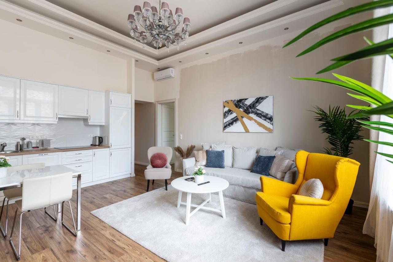 בודפשט Luxurious Central Apartment In Liszt Ferenc Square מראה חיצוני תמונה