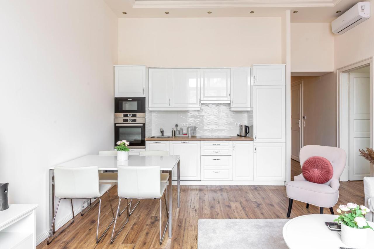 בודפשט Luxurious Central Apartment In Liszt Ferenc Square מראה חיצוני תמונה