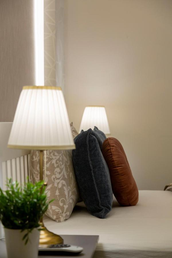 בודפשט Luxurious Central Apartment In Liszt Ferenc Square מראה חיצוני תמונה
