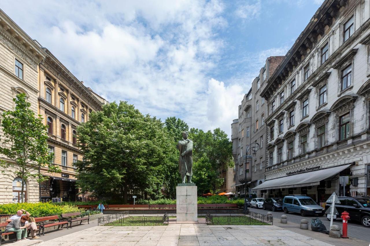 בודפשט Luxurious Central Apartment In Liszt Ferenc Square מראה חיצוני תמונה