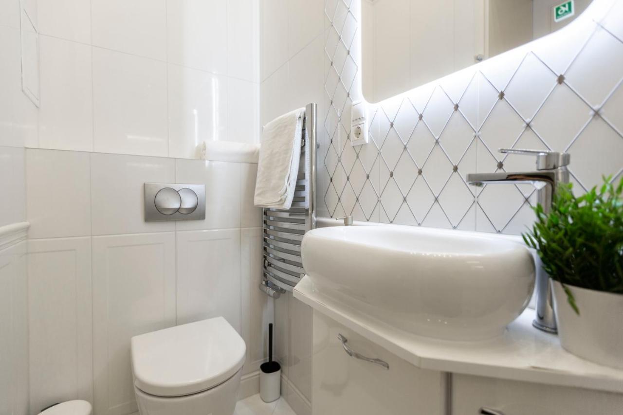 בודפשט Luxurious Central Apartment In Liszt Ferenc Square מראה חיצוני תמונה