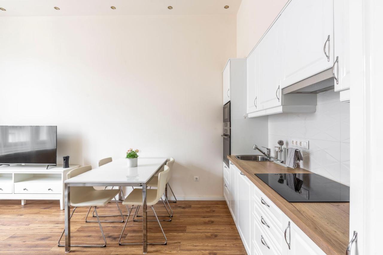 בודפשט Luxurious Central Apartment In Liszt Ferenc Square מראה חיצוני תמונה