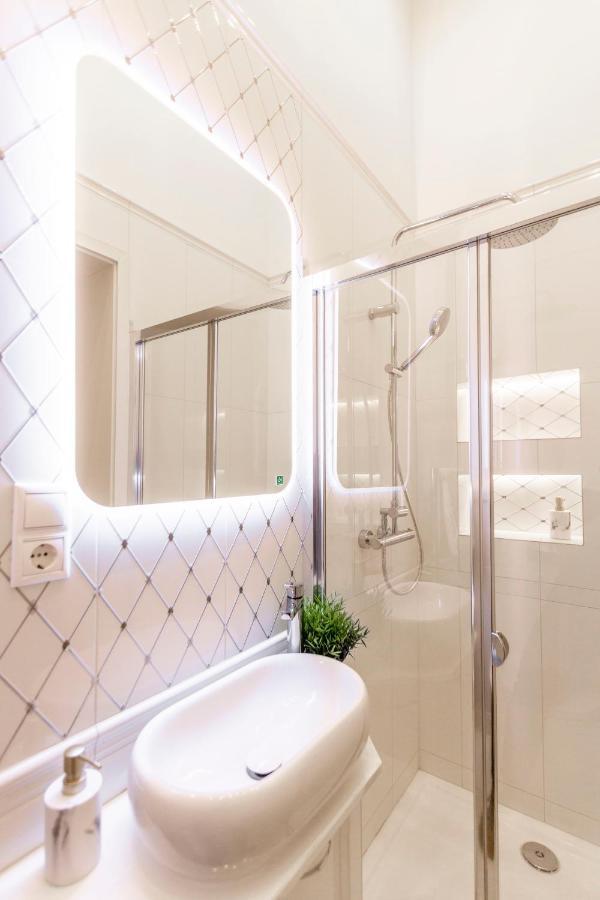 בודפשט Luxurious Central Apartment In Liszt Ferenc Square מראה חיצוני תמונה