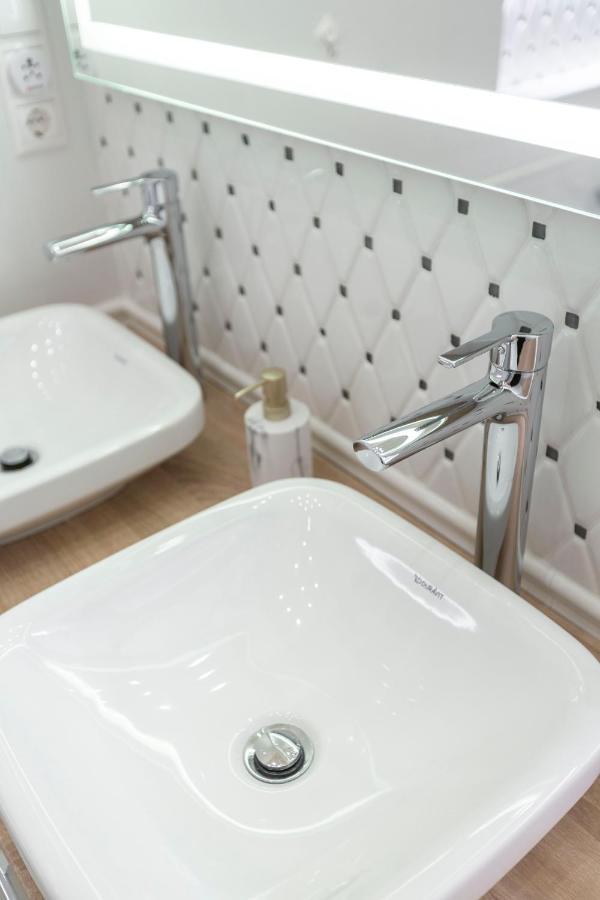 בודפשט Luxurious Central Apartment In Liszt Ferenc Square מראה חיצוני תמונה